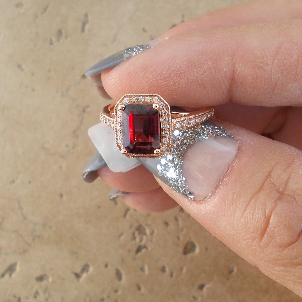 Garnet & Diamond Ring